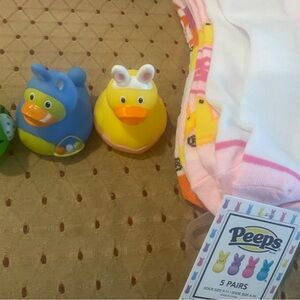 Women’s Peeps Easter 5 Pair Socks and 3 Rubber Ducks Easter New sock Sz 9 - 11